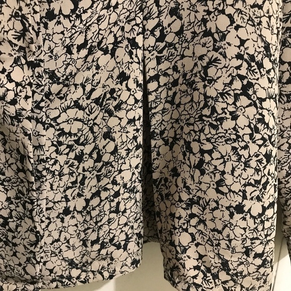 Impressions of California Long Sleeve Button Front Blouse - Picture 12 of 13